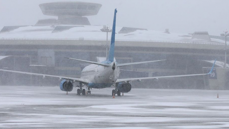 Лошото време приземи над 100 полета в летищата на Москва