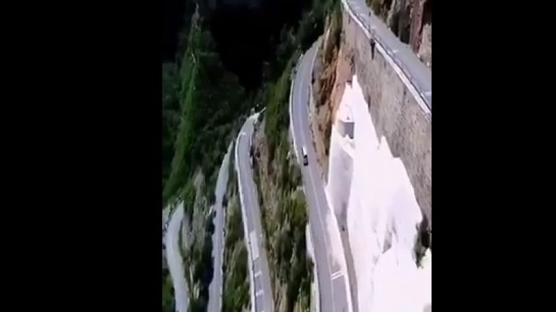 Вижте най-страшното шосе на света, признато е за 8-мо чудо (ВИДЕО)