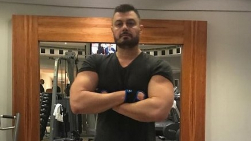 Бареков помпа чудовищни мускули в лондонски фитнес (СНИМКА)