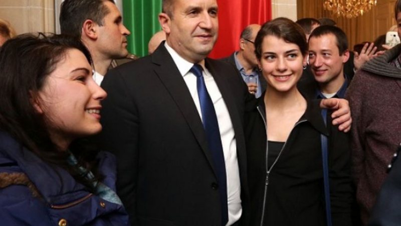 Президентът похвали българите във Франция и благодари на Деси Радева за...
