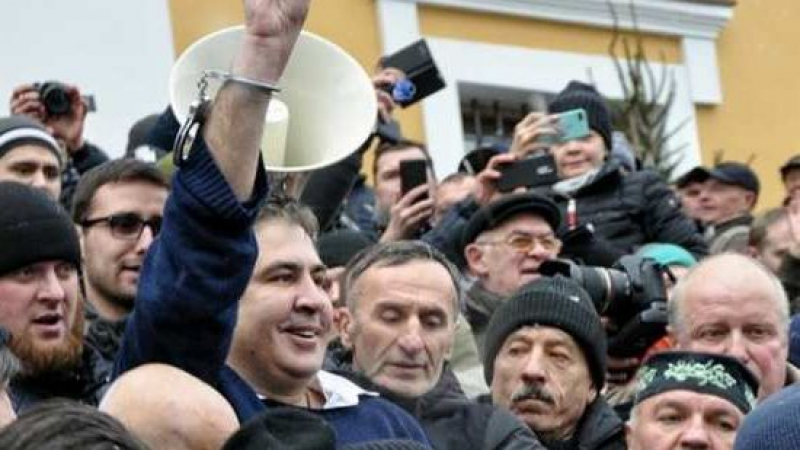 Екшънът в Киев продължава! Саакашвили зове украинците на майдана, за да се разправят с олигарсите, украинският народ щял да стане най-великият в Европа (СНИМКИ/ВИДЕО)