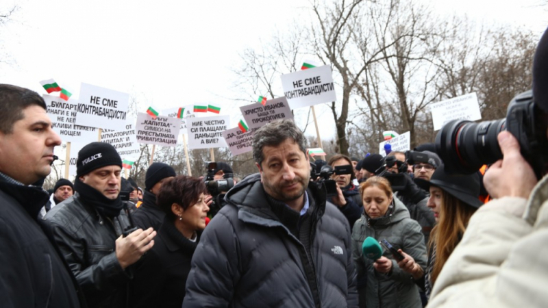 Протестът на служителите на „Булгартабак - Холдинг“ помете фабриката за клевети на Иво Прокопиев и Христо Иванов (СНИМКИ/ВИДЕО)