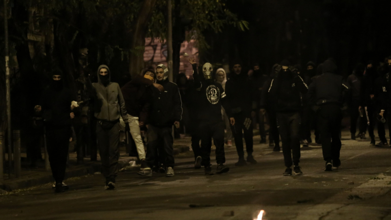 В Атина избухнаха сблъсъци между демонстранти и полиция (СНИМКИ/ВИДЕО)