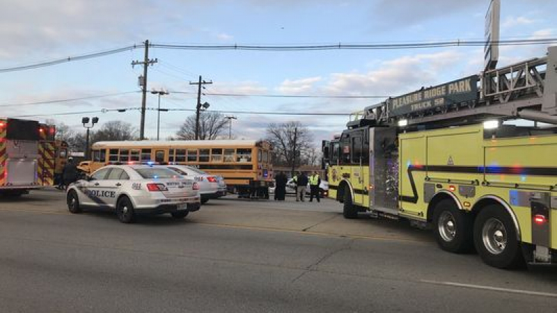 Нова драма в САЩ! 40 ученици пострадаха при страшно меле с три автобуса (ВИДЕО)