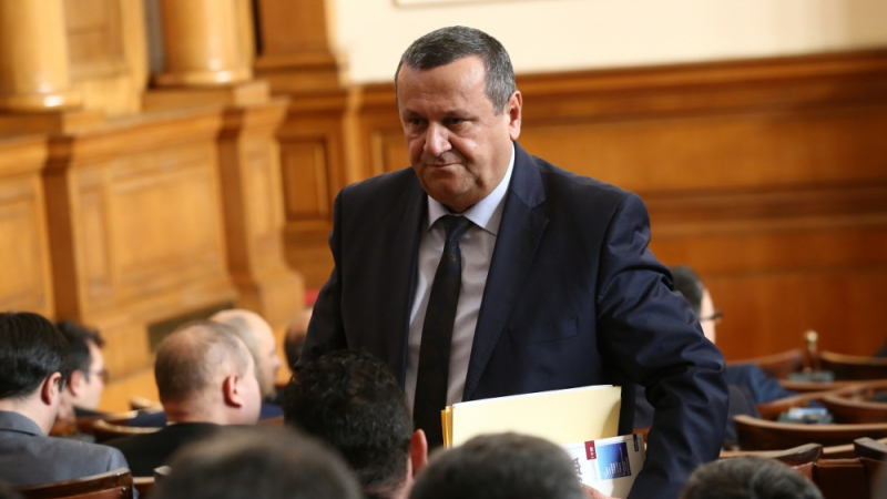Адемов: Моментът за внасяне на Бюджет 2022 е изпуснат