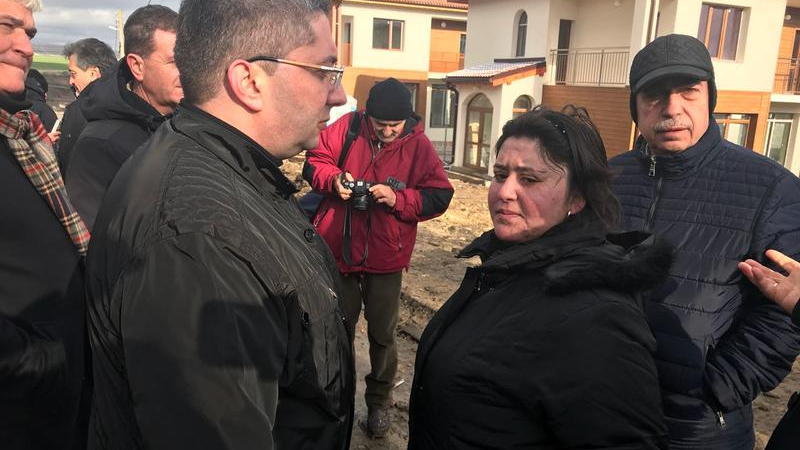 Година след трагедията: Строителният министър пристигна в Хитрино и чу болката на хората (СНИМКИ)