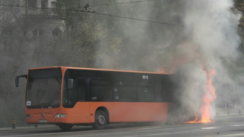 Автобус пламна на "Цариградско шосе" в столицата 