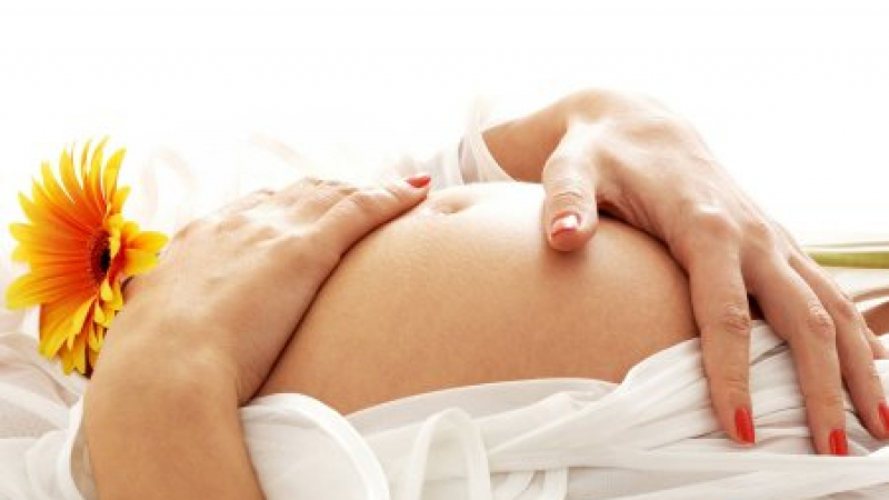 Наистина ли е лош симптом, когато на бременната ѝ се гади 