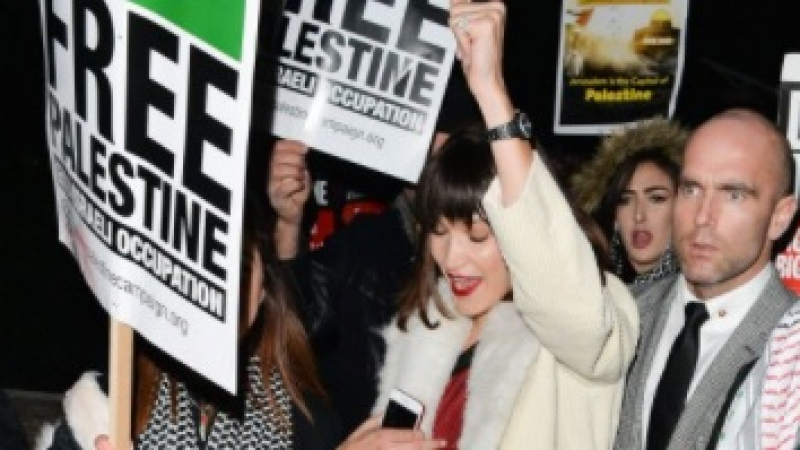 Супермоделът Бела Хадид протестира с палестинци в Лондон заради Йерусалим (СНИМКИ)