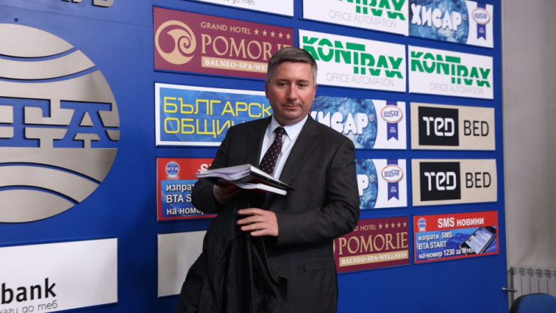 Маските паднаха: Борисов на крака на форум на обвиняемия бизнесмен Прокопиев
