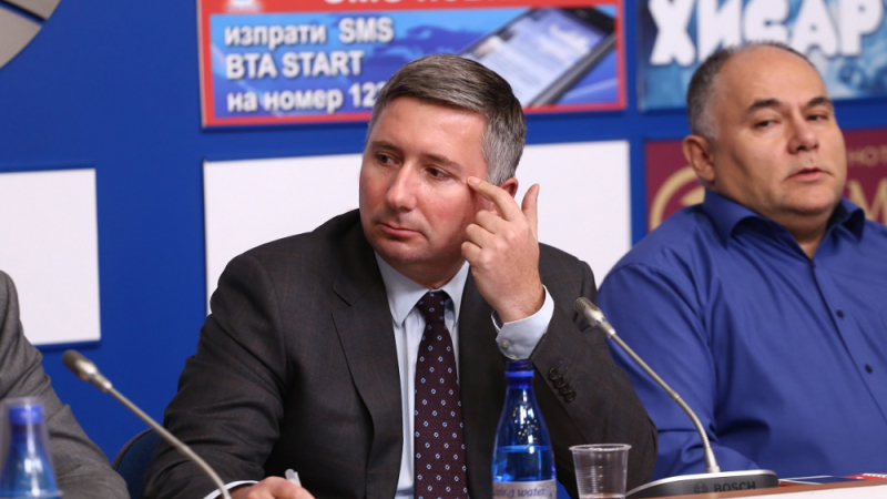ДПС и Пеевски матираха кръга „Капитал“ и Иво Прокопиев по темата за „златните паспорти“