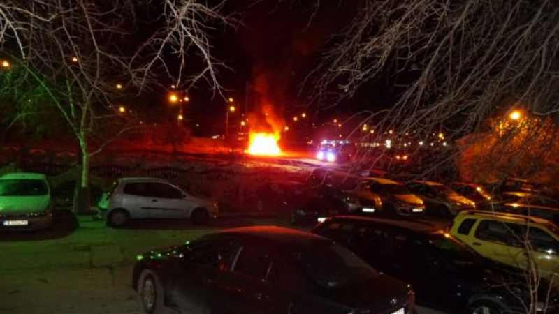 СИГНАЛ ДО БЛИЦ: Кола горя в Студентски град