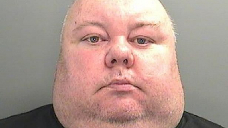 Доброволци спипаха най-отвратителния педофил във Великобритания, пратил голи снимки на 13-годишна