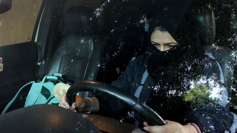 Нов пробив! Саудитска Арабия ще разреши на жените да карат мотоциклети и камиони