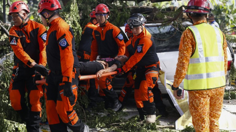 30 загинали и над 20 изчезнали след бедствия във Филипините
