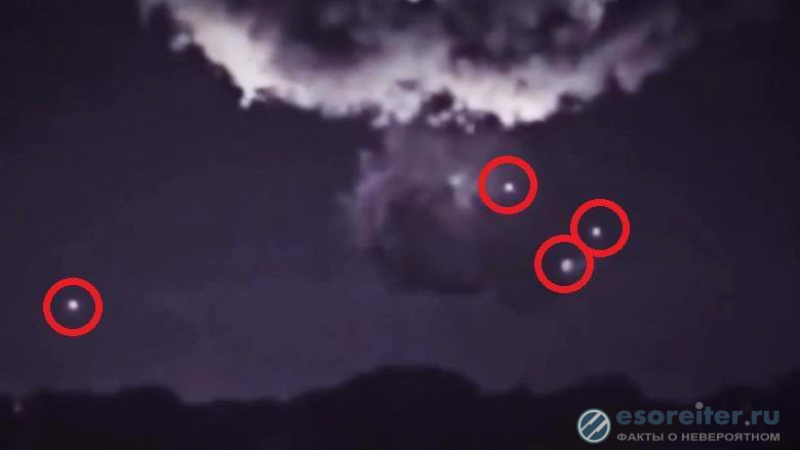 Уникално! Фотограф засне как НЛО точат енергия от буреносни облаци (ВИДЕО) 