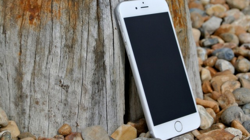 Apple призна: Да, забавяме скоростта на старите модели iPhone
