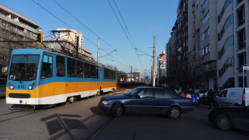 Първо в БЛИЦ! Инцидент с трамвай предизвика страшен кошмар в центъра на София 