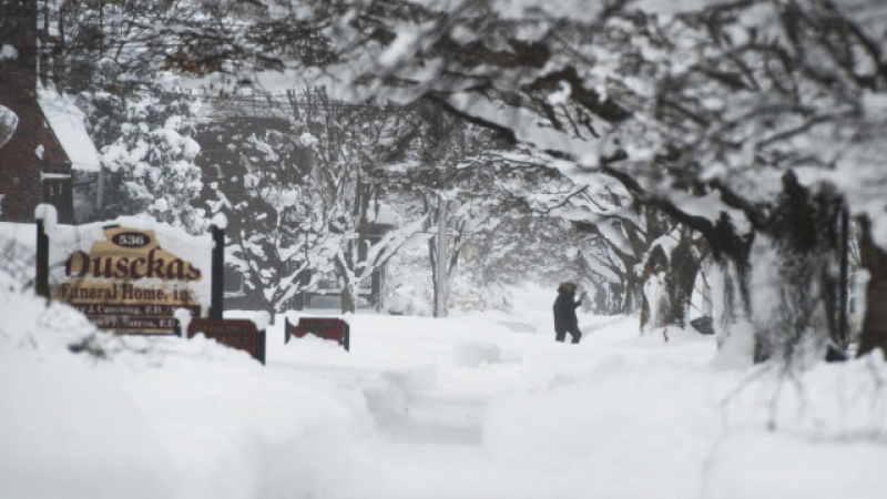 Рекордни снеговалежи парализираха северната част на САЩ