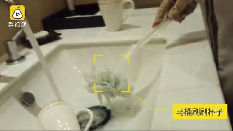 Гнусно: 5-звездни китайски хотели дерат с по 420 долара за нощувка, а камериерките им чистят чашите в банята с... (ВИДЕО)