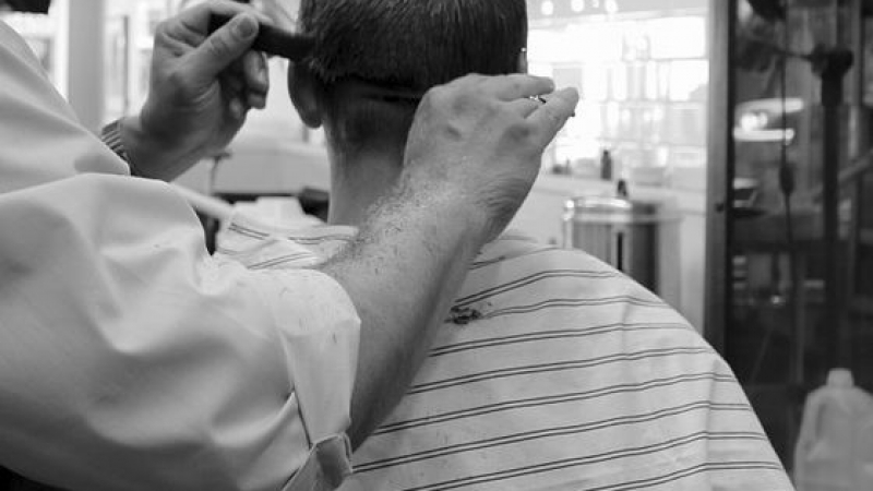 Арабин бръснар нарочно отряза ухото на клиент в Уисконсин (СНИМКИ)