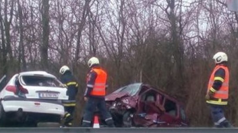 Извънредно! Зверско автомеле с жертви край Шумен, бебе е сред загиналите (ОБНОВЕНА/СНИМКИ)