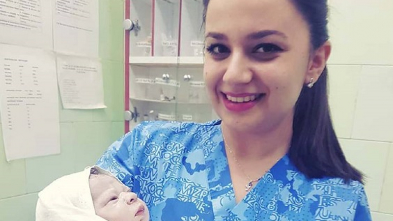 Тийнейджърка роди Бебе 2018 на град Пловдив (СНИМКИ)