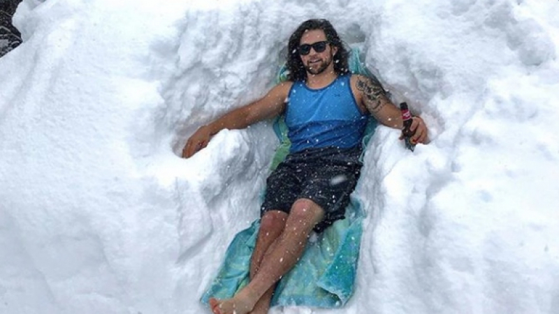 Ето кой ни "открадна" зимата! Вижте как жителите на САЩ се радват на удивителните дълбоки снежни преспи (СНИМКИ/ВИДЕО) 