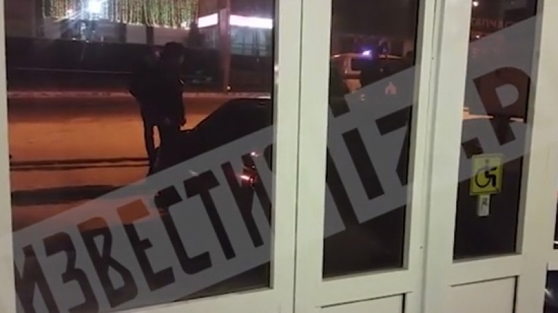 Кола се разби в полицейски участък в Русия (ВИДЕО)