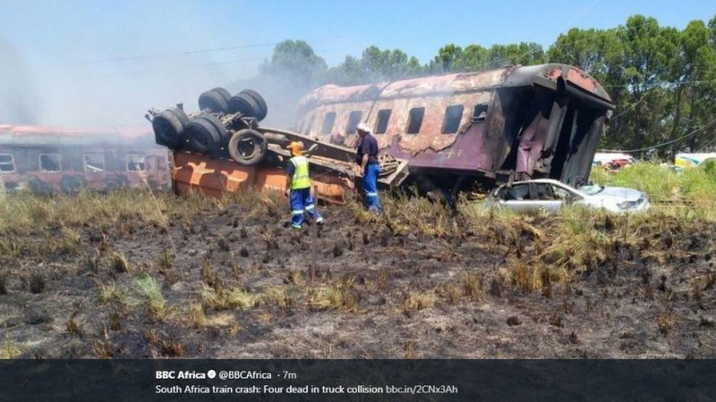 Зверска катастрофа между влак и камион: Пострадали са почти 100 души