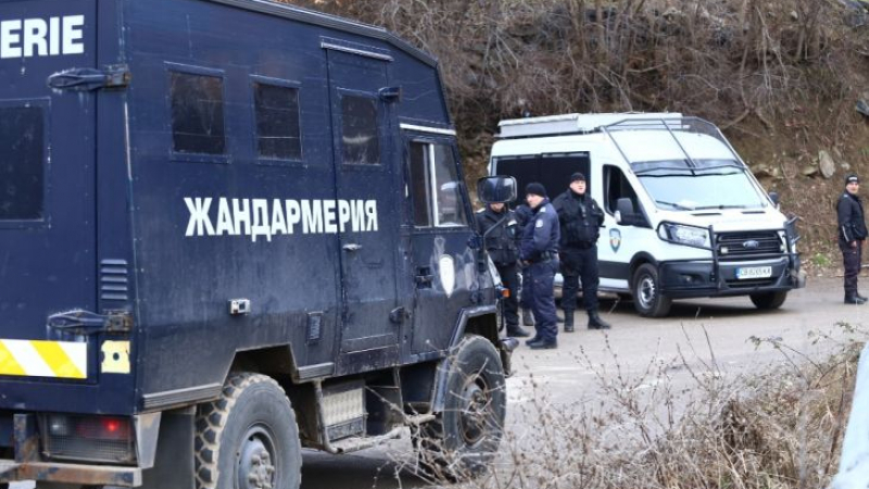 Полиция и жандармерия нахлуха в ромската махала в Кюстендил 