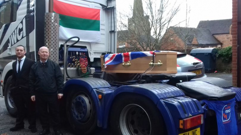 Англичанин, който преживя рекордно дълго смъртоносна болест, пожела да го погребат с българското знаме