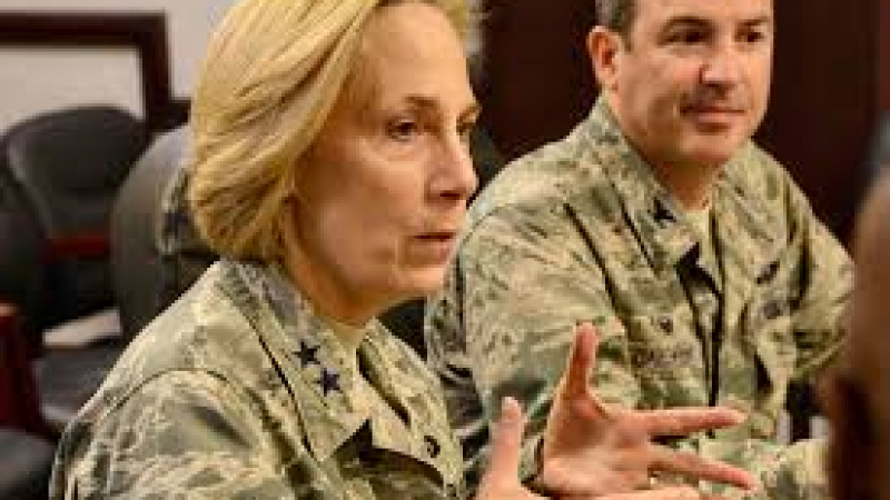 US-генерал: Руснаците получиха „бездънен кладенец” с информация за F-22       