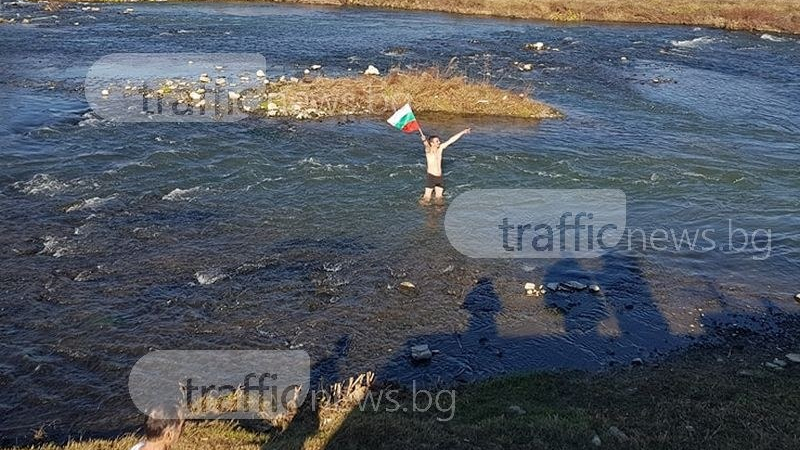 Мъртвопиян пловдивчанин колабира в река Марица след изваждането на кръста (ВИДЕО)