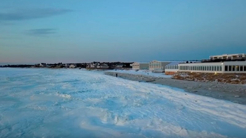 Заснеха океана замръзнал край Масачузетс (ВИДЕО)