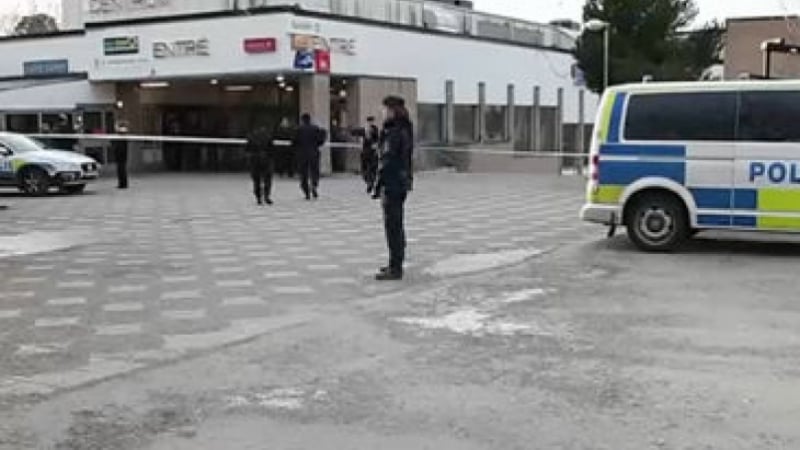 Паника в Швеция! Евакуираха голям мол