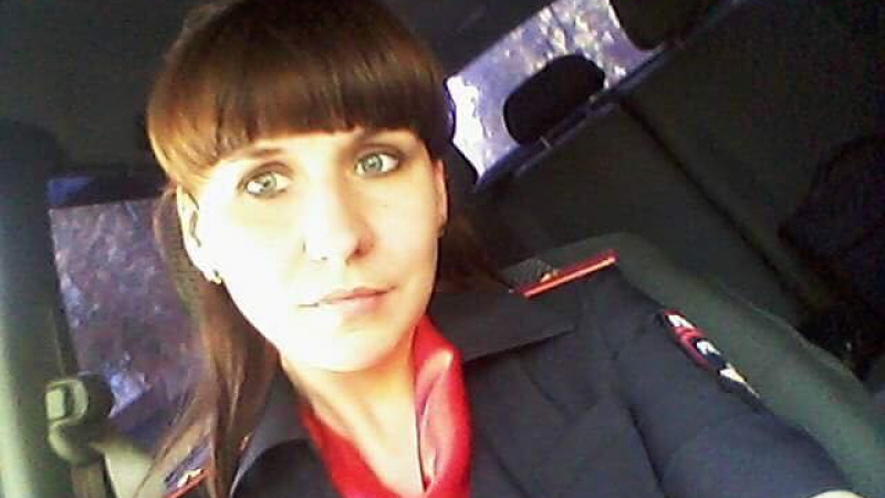 Руска полицайка скандализира със скандални СНИМКИ в провокативни пози
