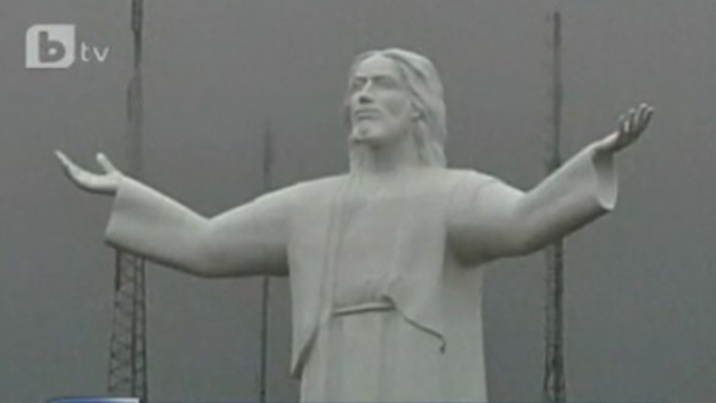 Кощунство! Опожариха гигантската статуя на Христос в Лима преди визитата на папа Франциск