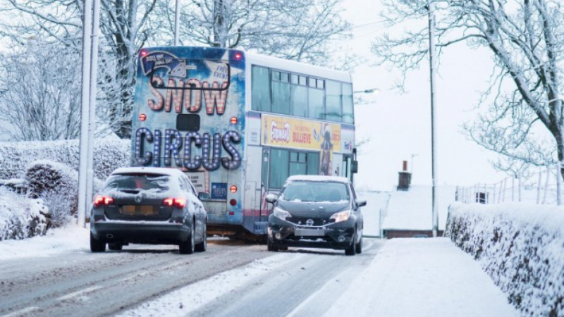 Сняг и студ удрят Великобритания, температурите падат застрашително