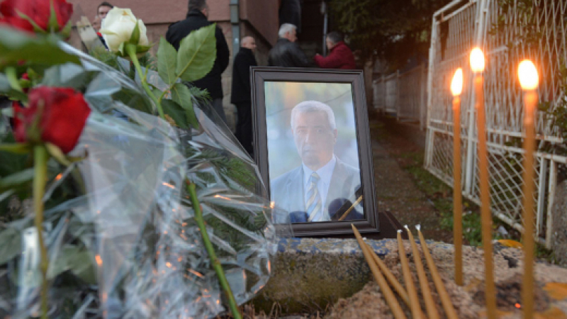 Погребаха Оливер Иванович в Алеята на заслужените граждани в Белград