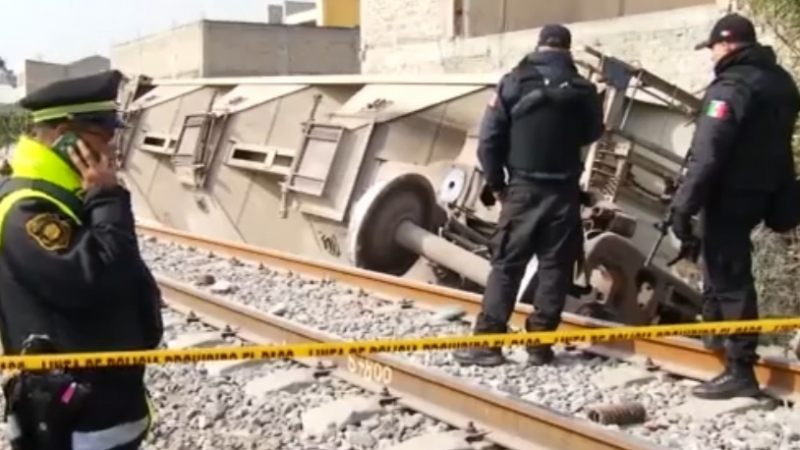 Влак дерайлира в Мексико Сити, има жертви