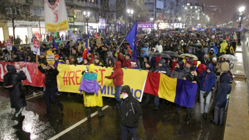 Над 30 000 румънци на улицата: Не на корупцията!