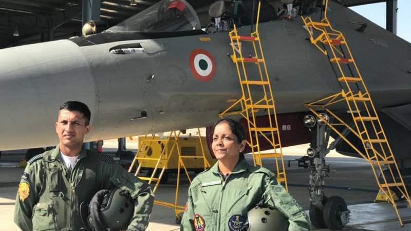 Министърът на отбраната на Индия Нирмала Ситхараман полетя на изтребител Су-30МКИ (СНИМКИ/ВИДЕО)    