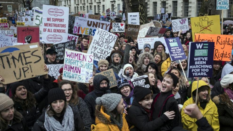 Стотици излязоха на протест в Лондон в защита на правата на жените