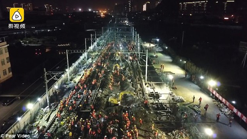 Ето така работят китайците! 1500 души построиха линия за нова гара само за 9 часа (ВИДЕО)