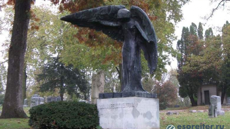 Зловещата история на статуята на Черния Ангел на гробище, която при докосване убива (СНИМКИ/ ВИДЕО) 
