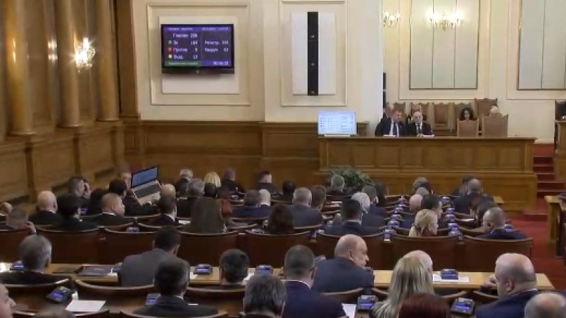 Започна ожесточената схватка в парламента за първия вот на недоверие срещу третото правителство на Борисов, премиерът го няма (ВИДЕО)