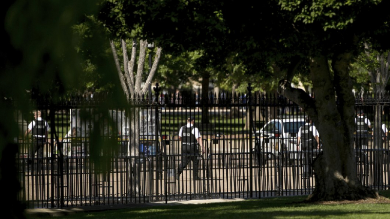 Закопчаха въоръжен мъж до Белия дом 