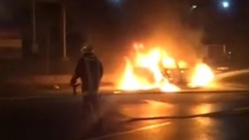 Сигнал до БЛИЦ: Кола изгоря в "Редута"