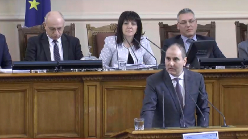 Извънредно: Парламентът отхвърли вота на недоверие, Борисов отново отсъства